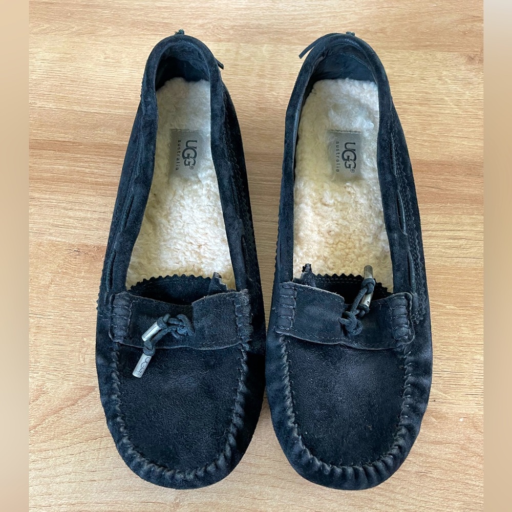 UGG BLACK suede Shearling lined tassel moccasin slipper shoes size 9.5